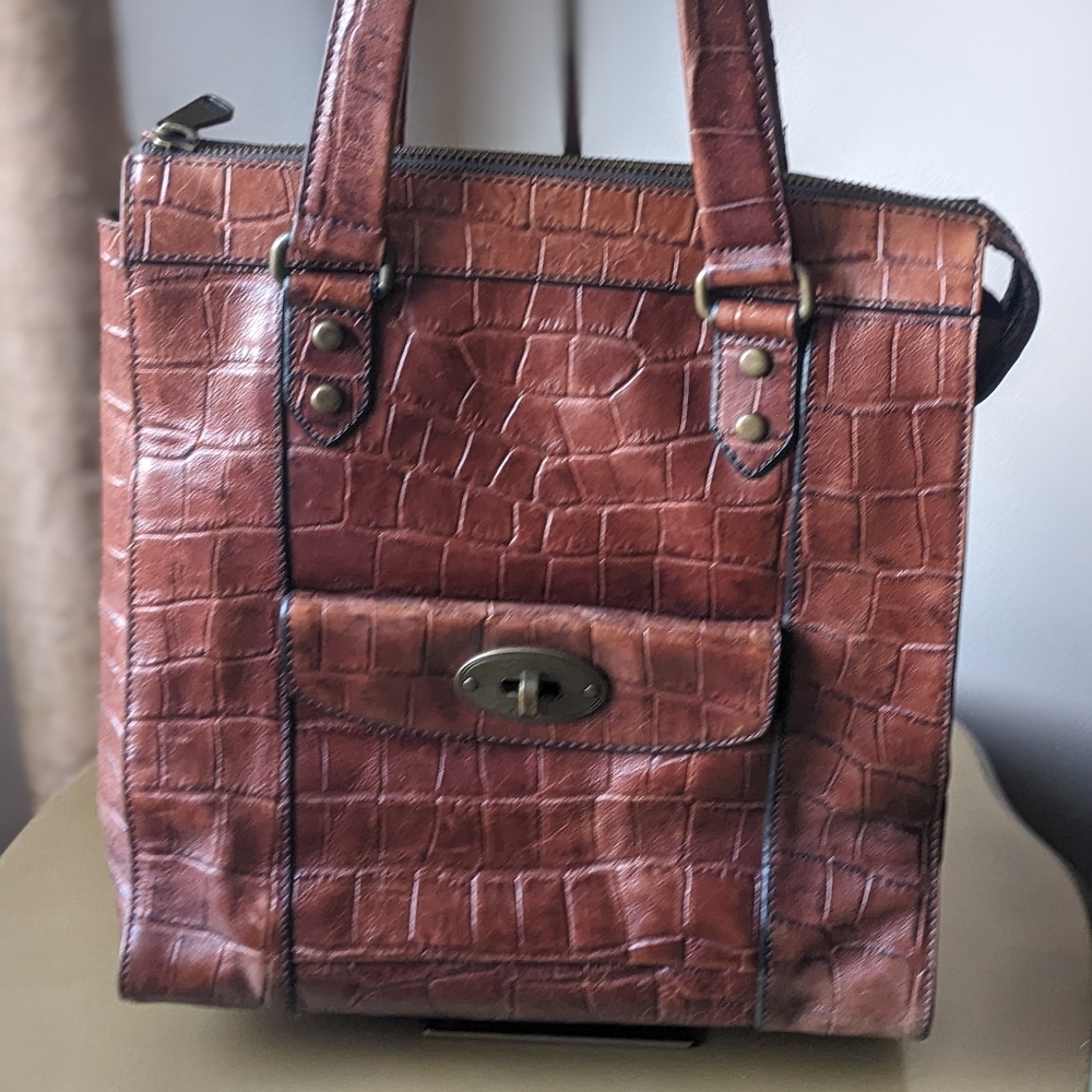 Fossil Revival Brown Croc Embossed Extra Large Leather Tote. 